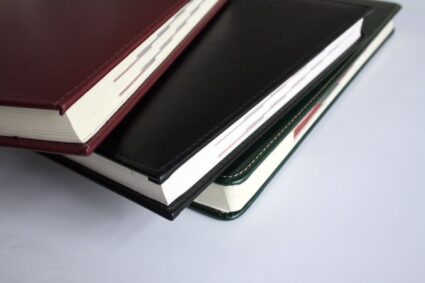 Kalendarze książkowe, dzienne lub tygodniowe 06